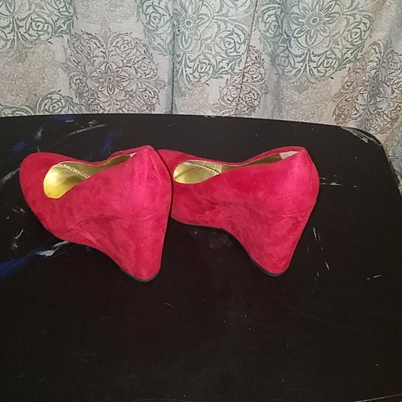 Shoes - Picture 2 of 3